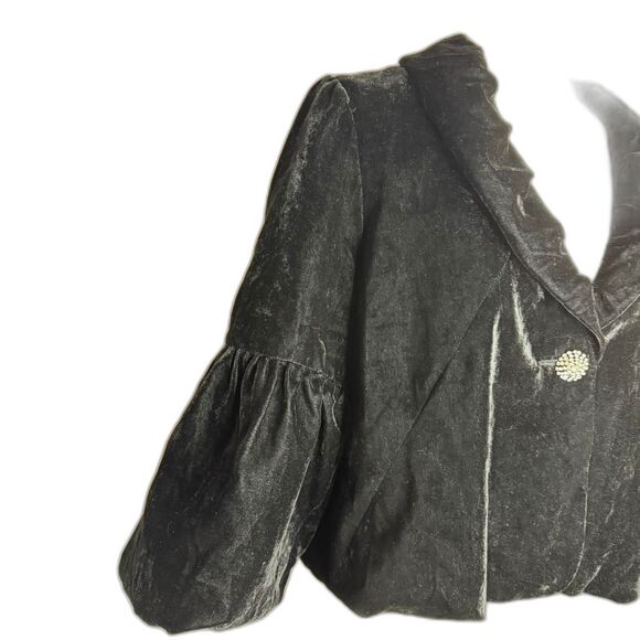 Vintage black velvet ruffled puff sleeve cropped jacket. - Picture 2 of 8
